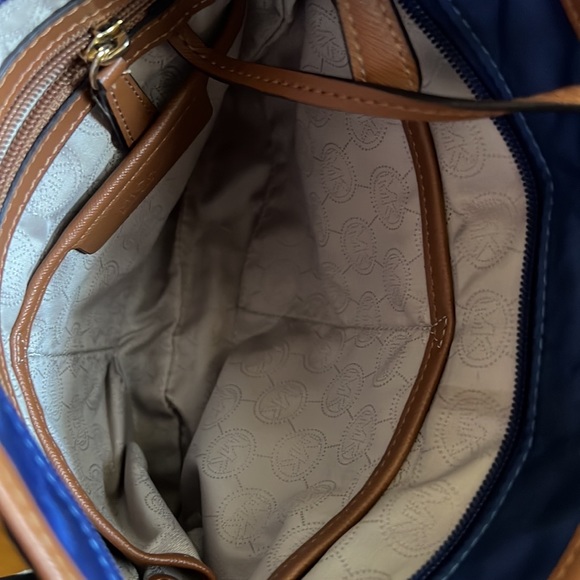 Michael Michael Kors Kempton Crossbody Bag - Picture 7 of 9